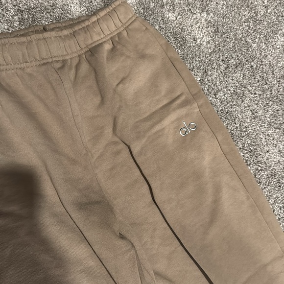 alo accolade sweatpants - Picture 2 of 3